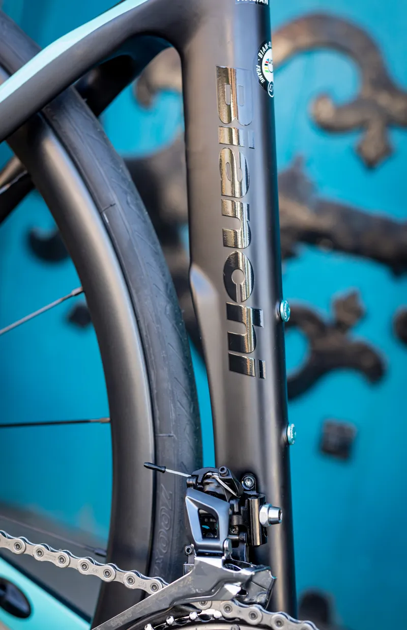 Bianchi Oltre XR4 Build with Shimano Ultegra R8000 and Vision 30 : 55cm-6